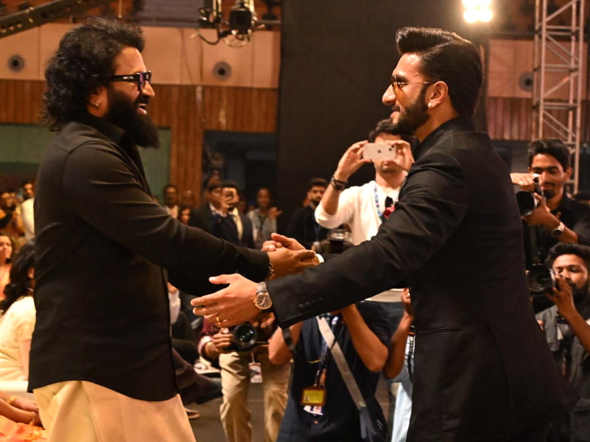 Closing Ceremony of the 56th International Film Festival of India4