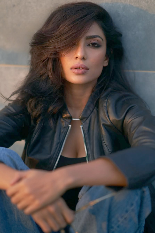 Naga Chaitanya Wife Sobhita Dhulipala latest Glamour Photos2