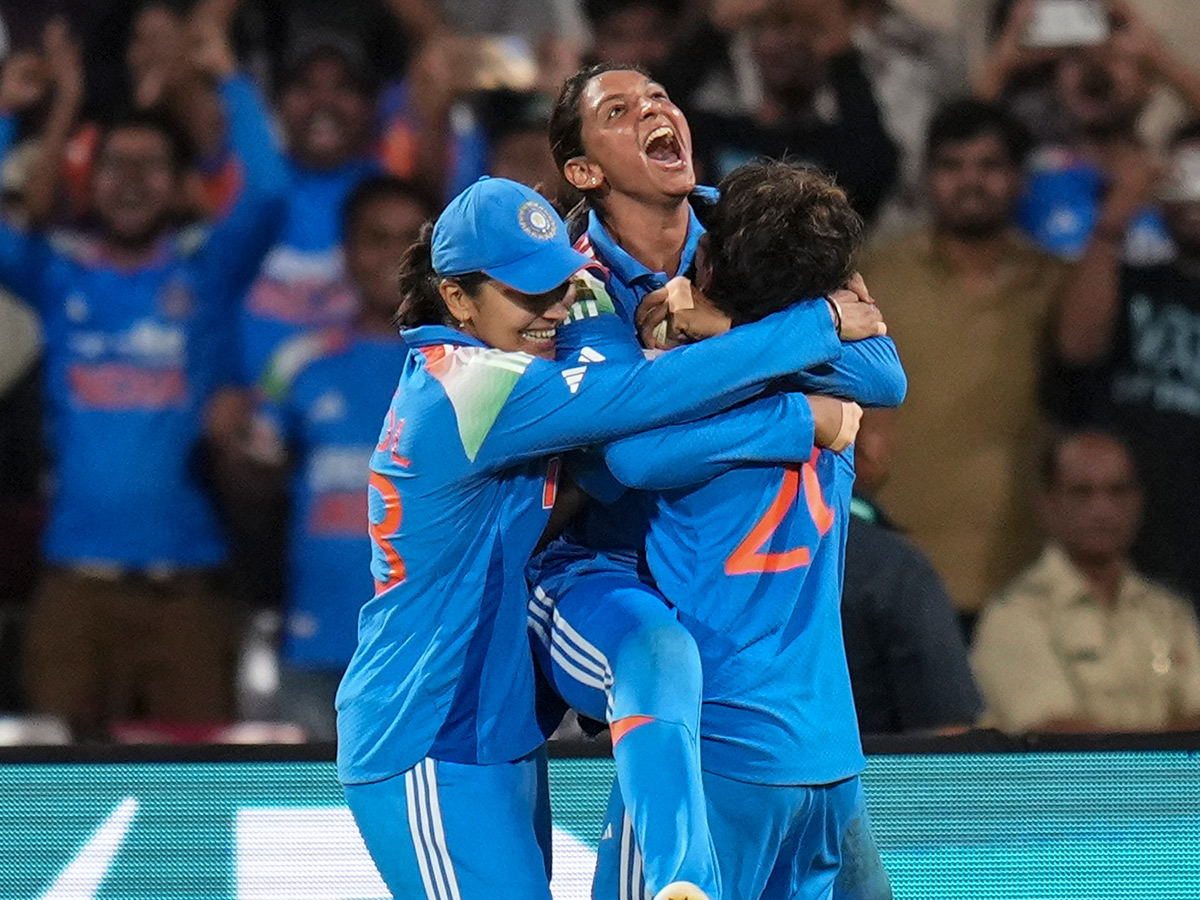  ICC Womens World Cup Final Celebrate with the Trophy Ceremony Photos17