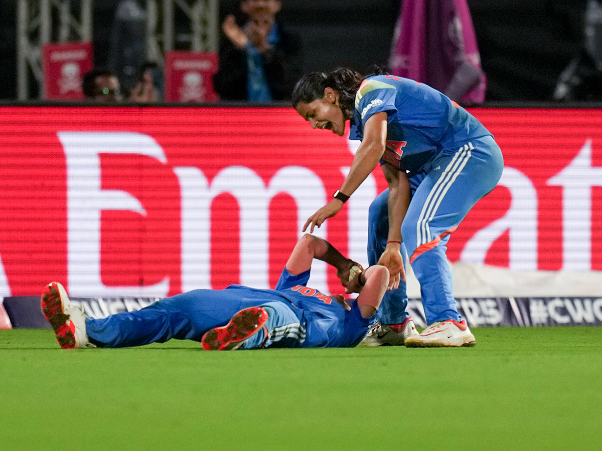  ICC Womens World Cup Final Celebrate with the Trophy Ceremony Photos3