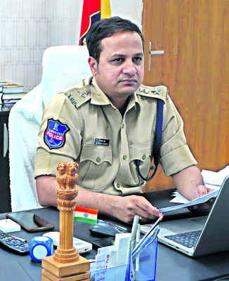 వివరాలేవీ?1