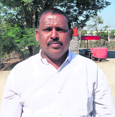 వర్ష ప్రభావం.. వరి కోతలకు భారం.. 1