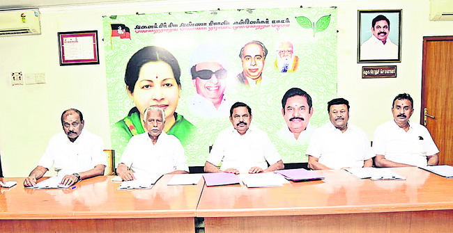 సోషల్‌ మీడియాపై ఫోకస్‌ పెంచాలి1