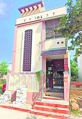 100 సవర్ల నగలు చోరీ1