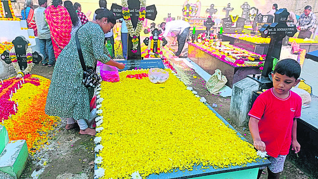 ఘనంగా సమాధుల తోట దినోత్సవం1
