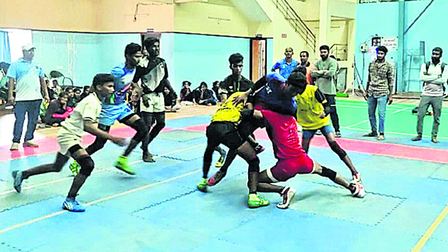  రేపు సిరిమాను చెట్టుకు బొట్టు 
1