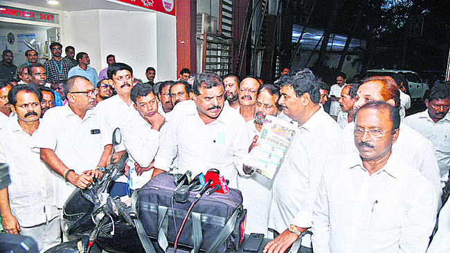      కమిటీ వేశాం  
5