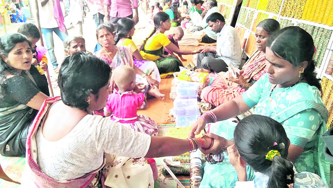 కురుమూర్తిగిరులు.. కిటకిట 1