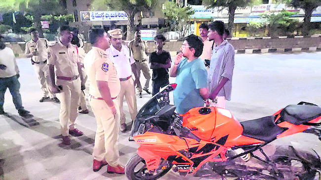 పోలీసుల విస్తృత తనిఖీలు3