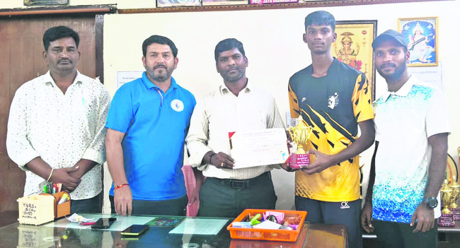 వాలీబాల్‌ రాష్ట్ర  జట్టుకు ఎంపిక
1