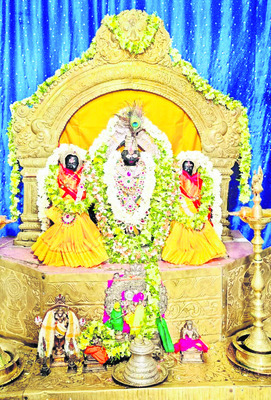 వీరన్న సన్నిధిలో భక్తుల సందడి
1