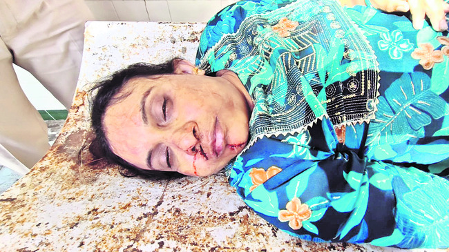 కారు, ద్విచక్ర వాహనం ఢీ.. ఇద్దరు మృతి1