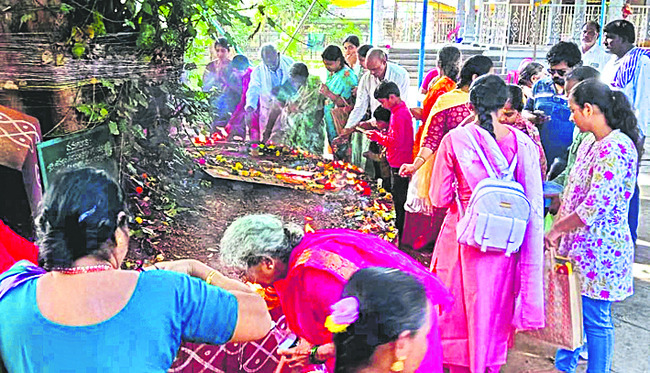 11 ఏళ్లకే 100 కూచిపూడి నాట్య ప్రదర్శనలు 
1