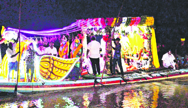 వైభవంగా వాడపల్లి వెంకన్న జల విహారం1