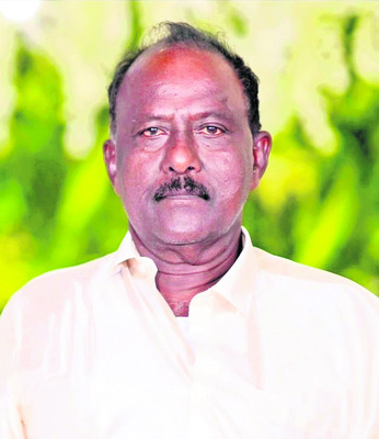 ట్రాక్టర్‌ను ఢీకొట్టిన లారీ: రైతు మృతి1