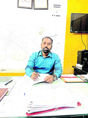 వార్డుల్లో అధికారుల పర్యవేక్షణేదీ?1