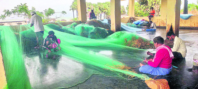 గంగపుత్రులకు ఆర్థిక కష్టాలు1