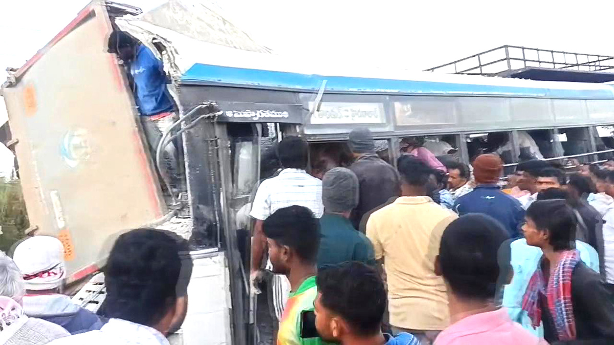 Telangana : Chevella Bus Accident Photos7