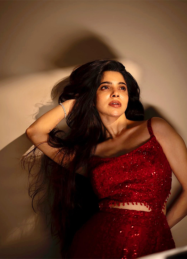 Actress Divya Bharathi HD Latest Photos10