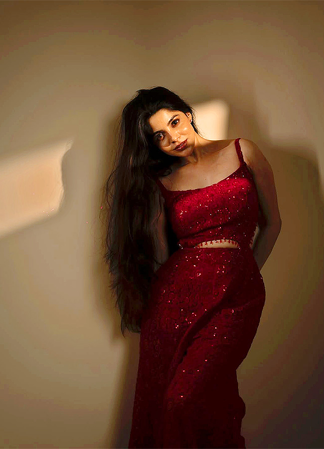 Actress Divya Bharathi HD Latest Photos12