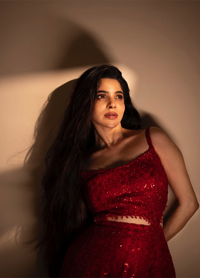 Actress Divya Bharathi HD Latest Photos13