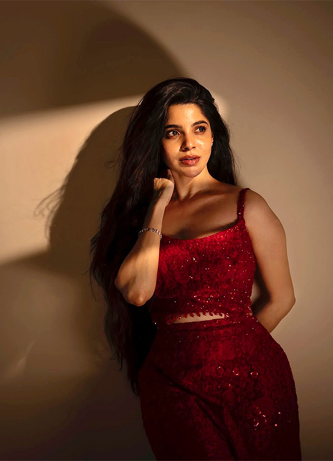 Actress Divya Bharathi HD Latest Photos14