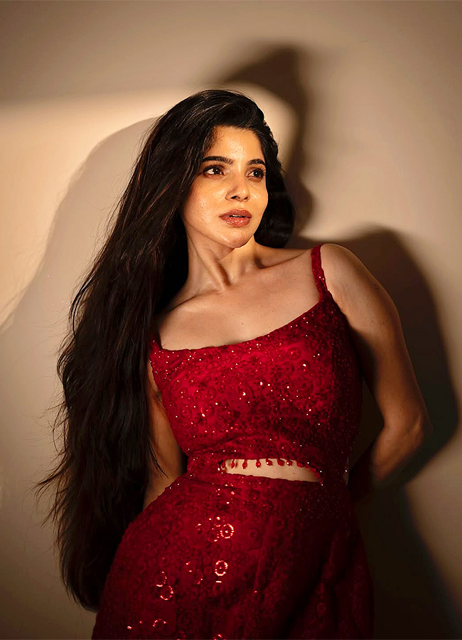 Actress Divya Bharathi HD Latest Photos15