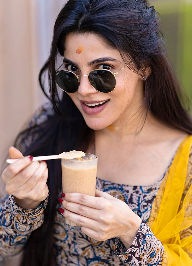 Actress Divya Bharathi HD Latest Photos17