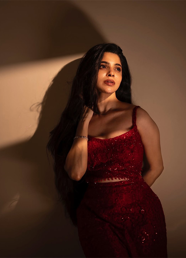 Actress Divya Bharathi HD Latest Photos8