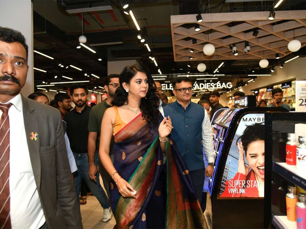 Actress Kamna Jethmalani At LuLu Mall Hyderabad1