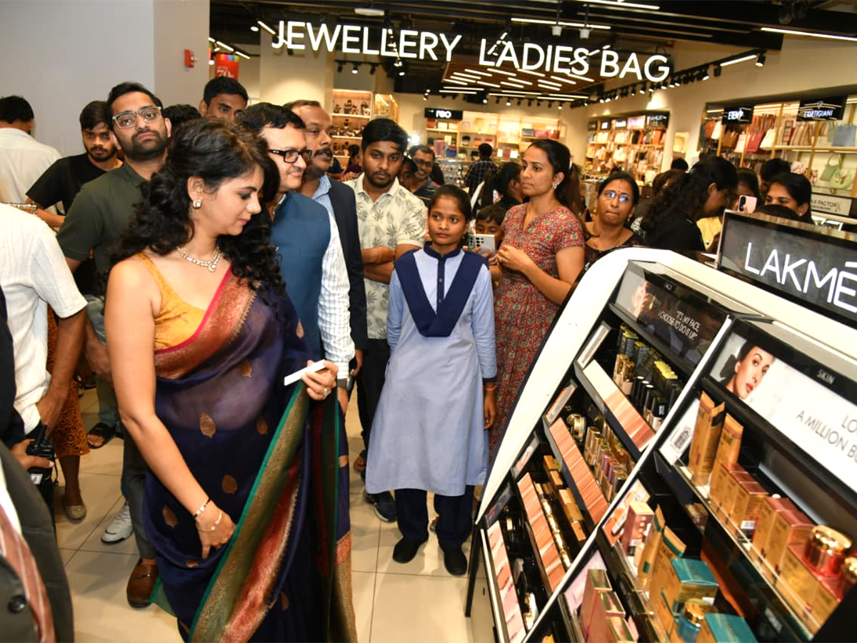 Actress Kamna Jethmalani At LuLu Mall Hyderabad18