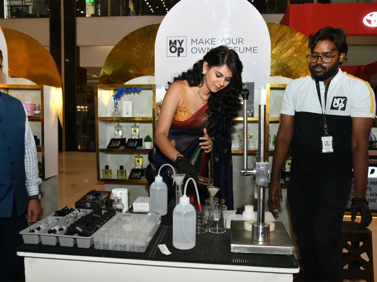 Actress Kamna Jethmalani At LuLu Mall Hyderabad2