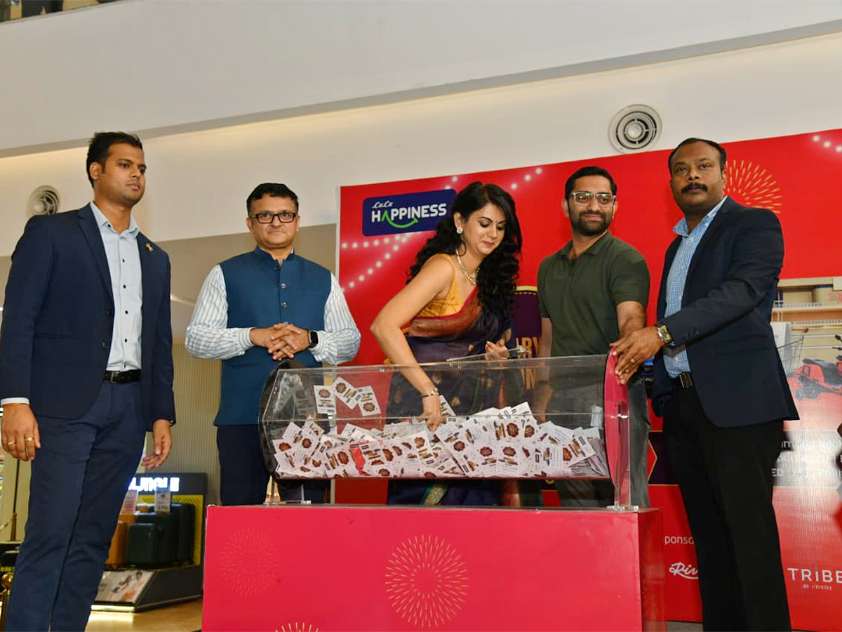 Actress Kamna Jethmalani At LuLu Mall Hyderabad5