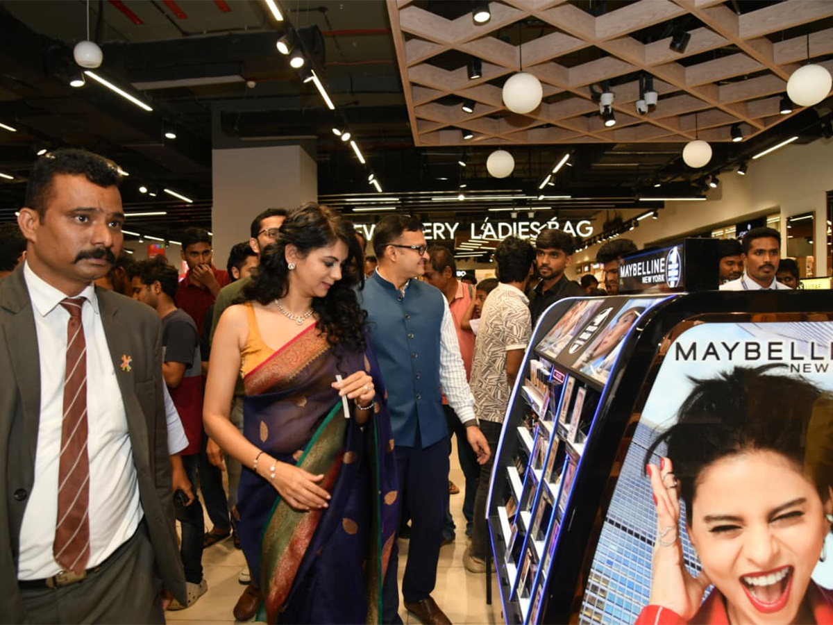 Actress Kamna Jethmalani At LuLu Mall Hyderabad8