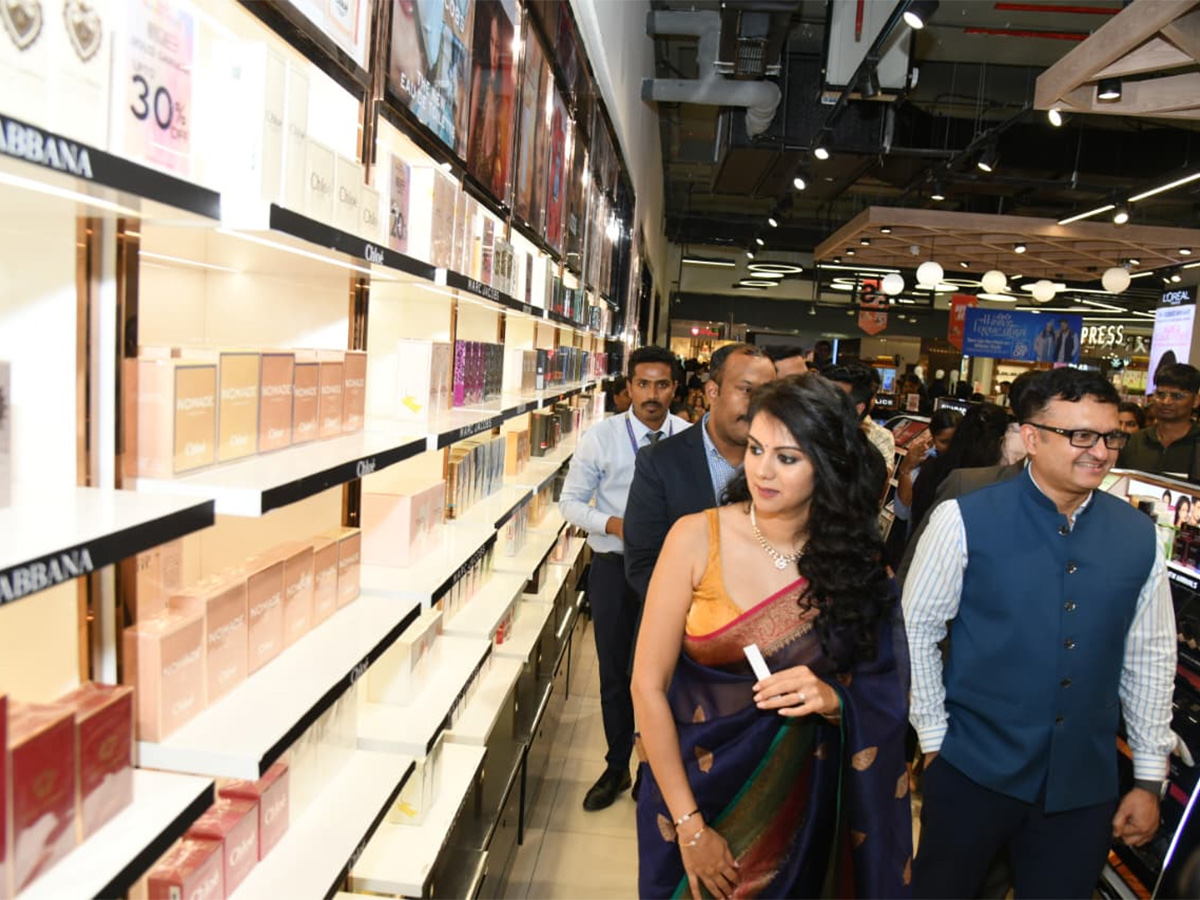 Actress Kamna Jethmalani At LuLu Mall Hyderabad9