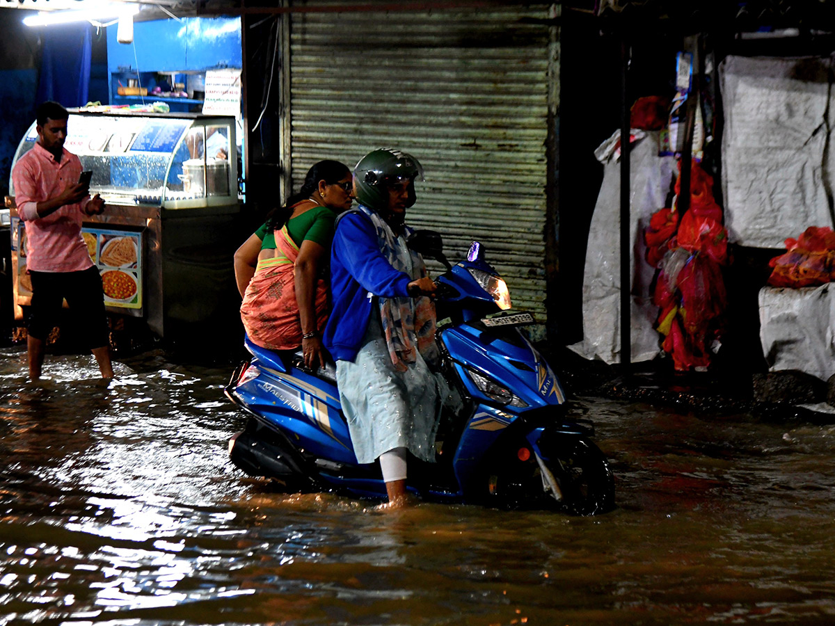 Heavy Rainfall in Hyderabad 2025 Photos1
