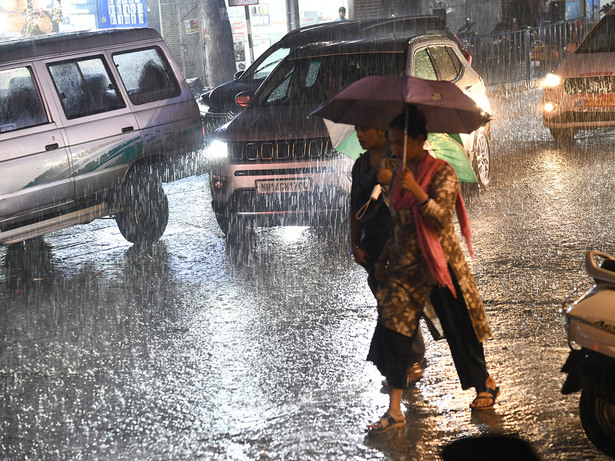 Heavy Rainfall in Hyderabad 2025 Photos10