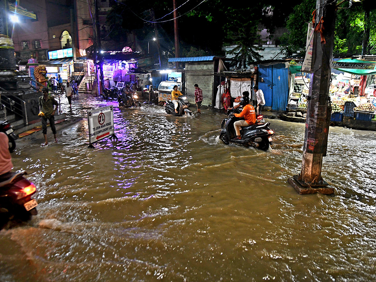 Heavy Rainfall in Hyderabad 2025 Photos11