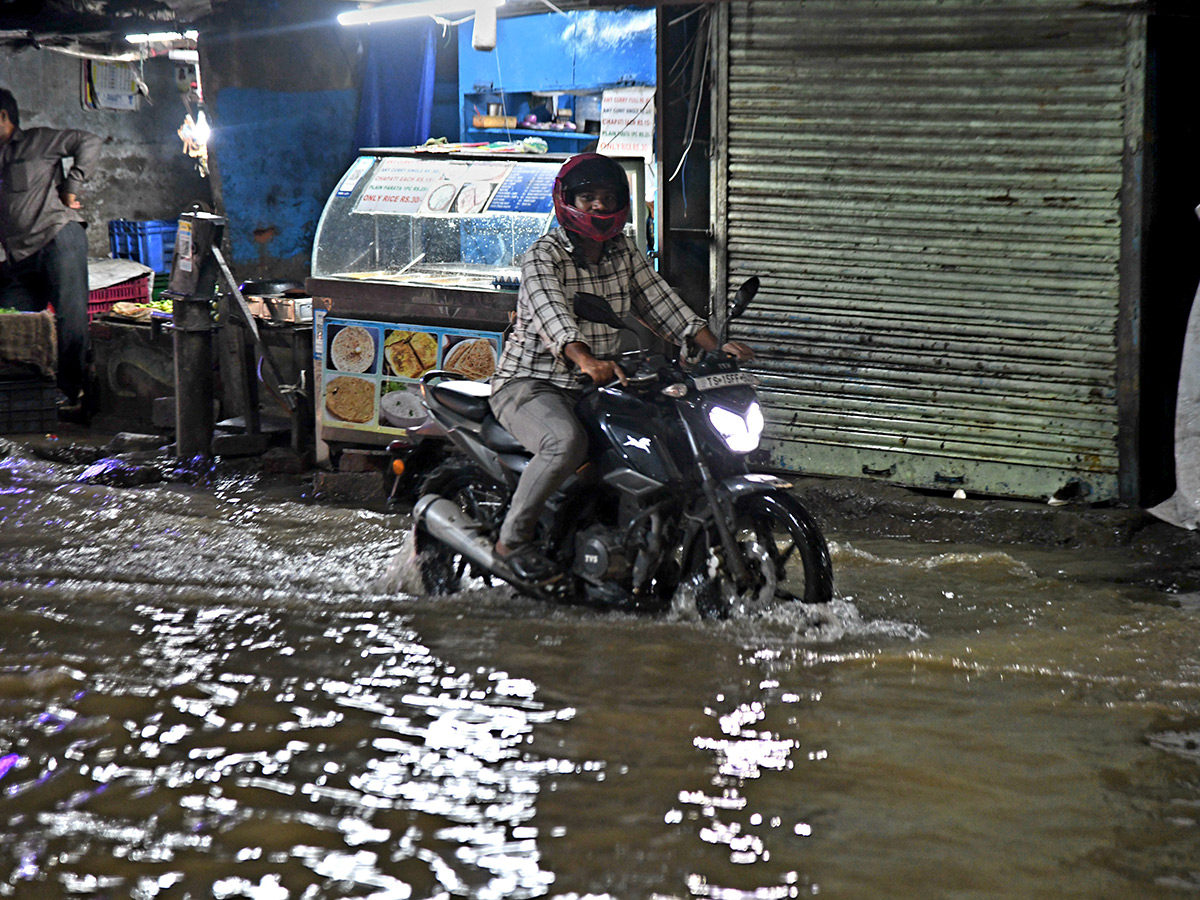Heavy Rainfall in Hyderabad 2025 Photos12