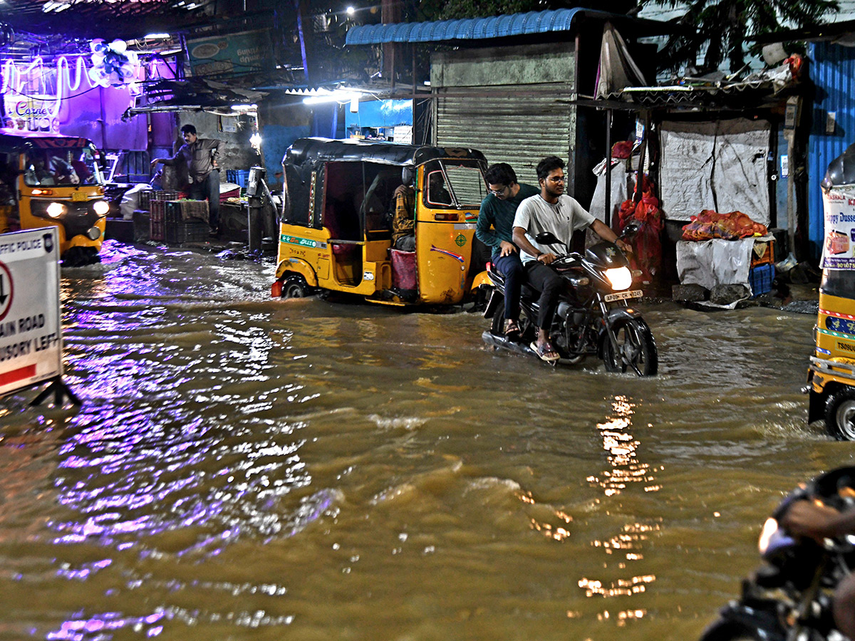 Heavy Rainfall in Hyderabad 2025 Photos13
