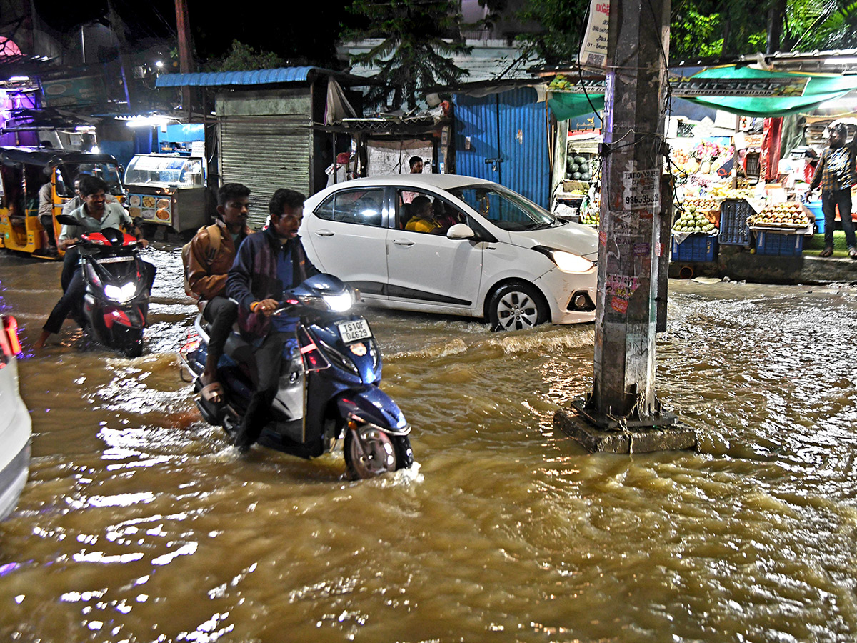 Heavy Rainfall in Hyderabad 2025 Photos14