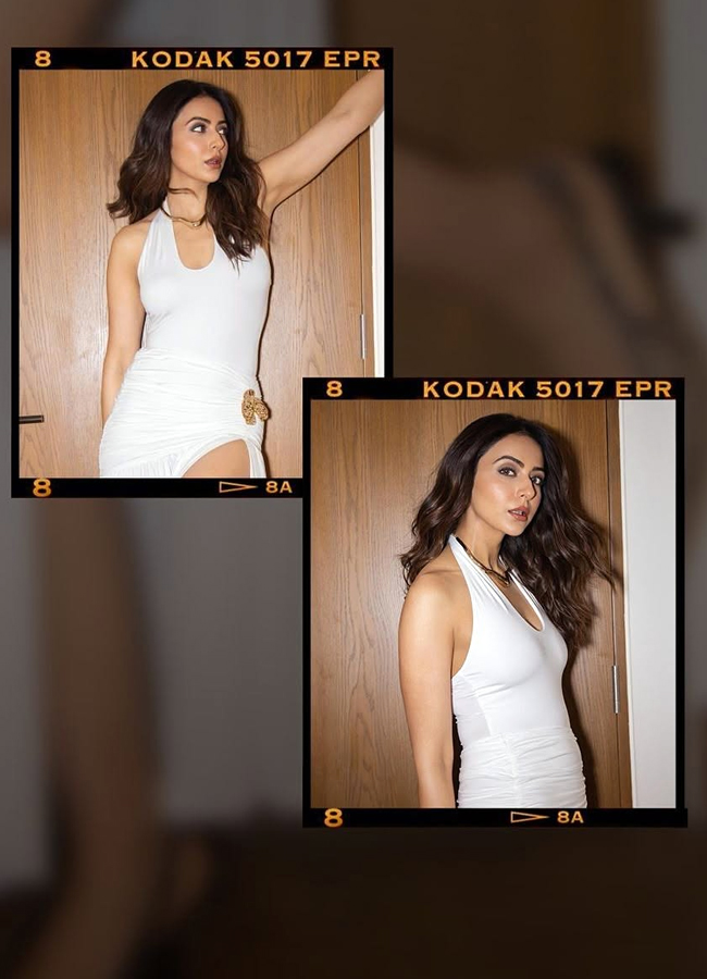 Rakul's glamour in a skirt is not usual! (Photos)13