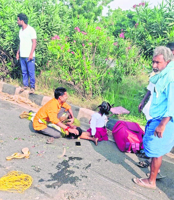ఆటో బోల్తా.. ఏడుగురికి గాయాలు 1
