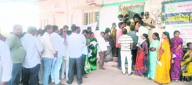 చికిత్స పొందుతూ మృతి
1