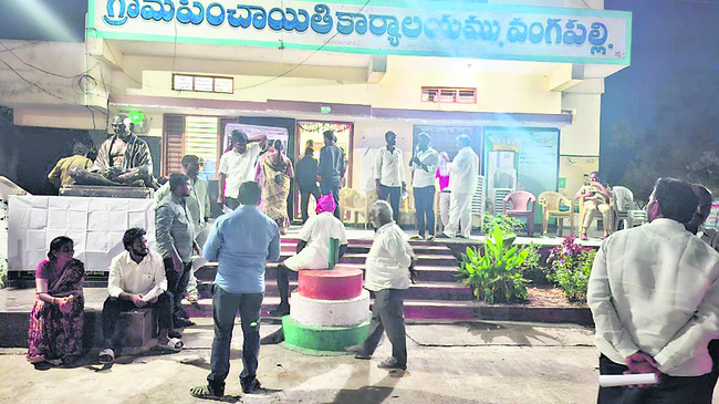 వెల్లువెత్తిన నామినేషన్లు 1