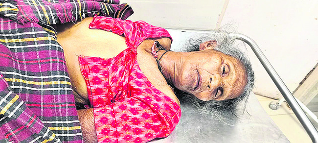 షార్ట్‌ సర్క్యూట్‌తో పెంకుటిల్లు దగ్ధం
1