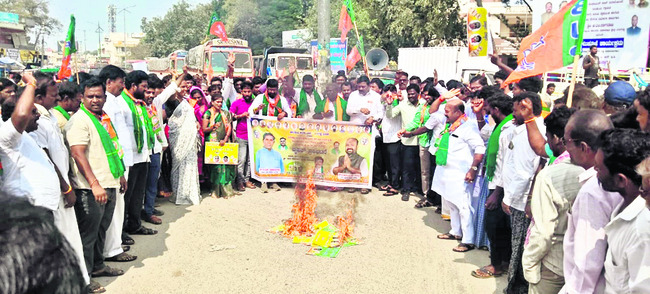 నీరివ్వకుంటే పరిహారం కావాలి1