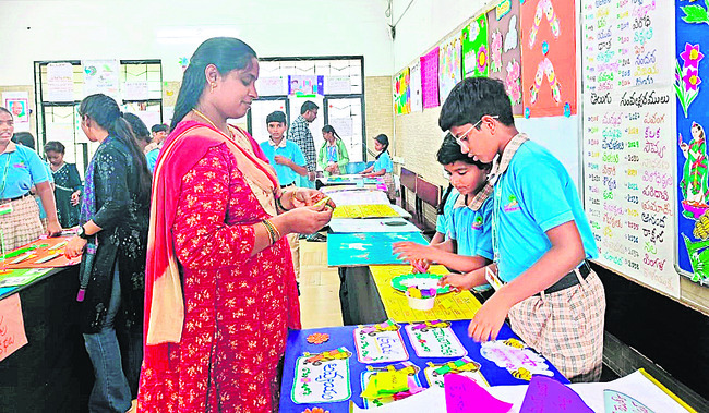 పులికాట్‌లో పర్యాటకుల సందడి 
1