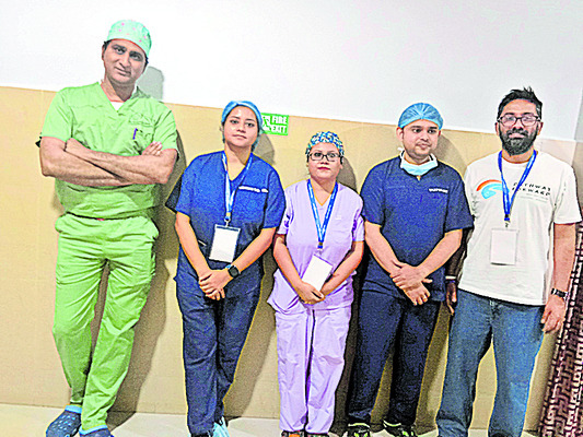 చిన్నారుల పెదవులపై చిరునవ్వులు! 1