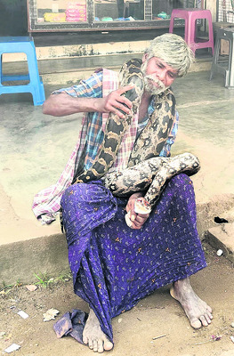 ఏలూరు ద్వారకానగర్‌లో చోరీ  
1